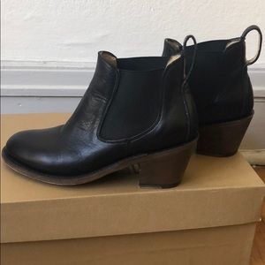 Gee WaWa ankle boots, size 6 or 5.5